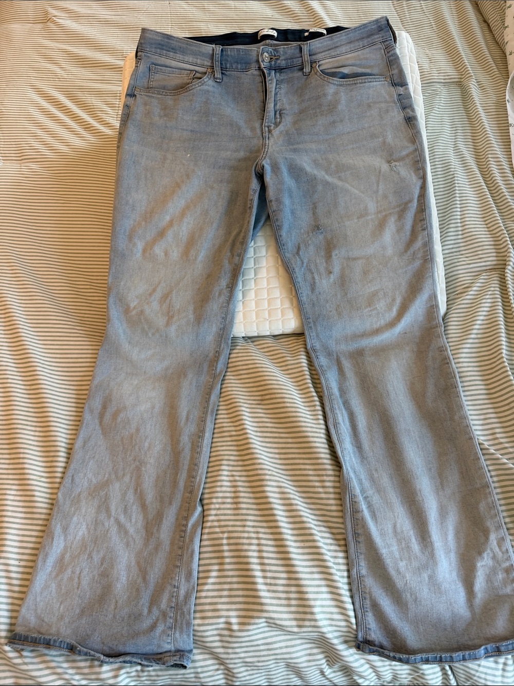 Wonderly women’s washed blue Bootcut Jeans